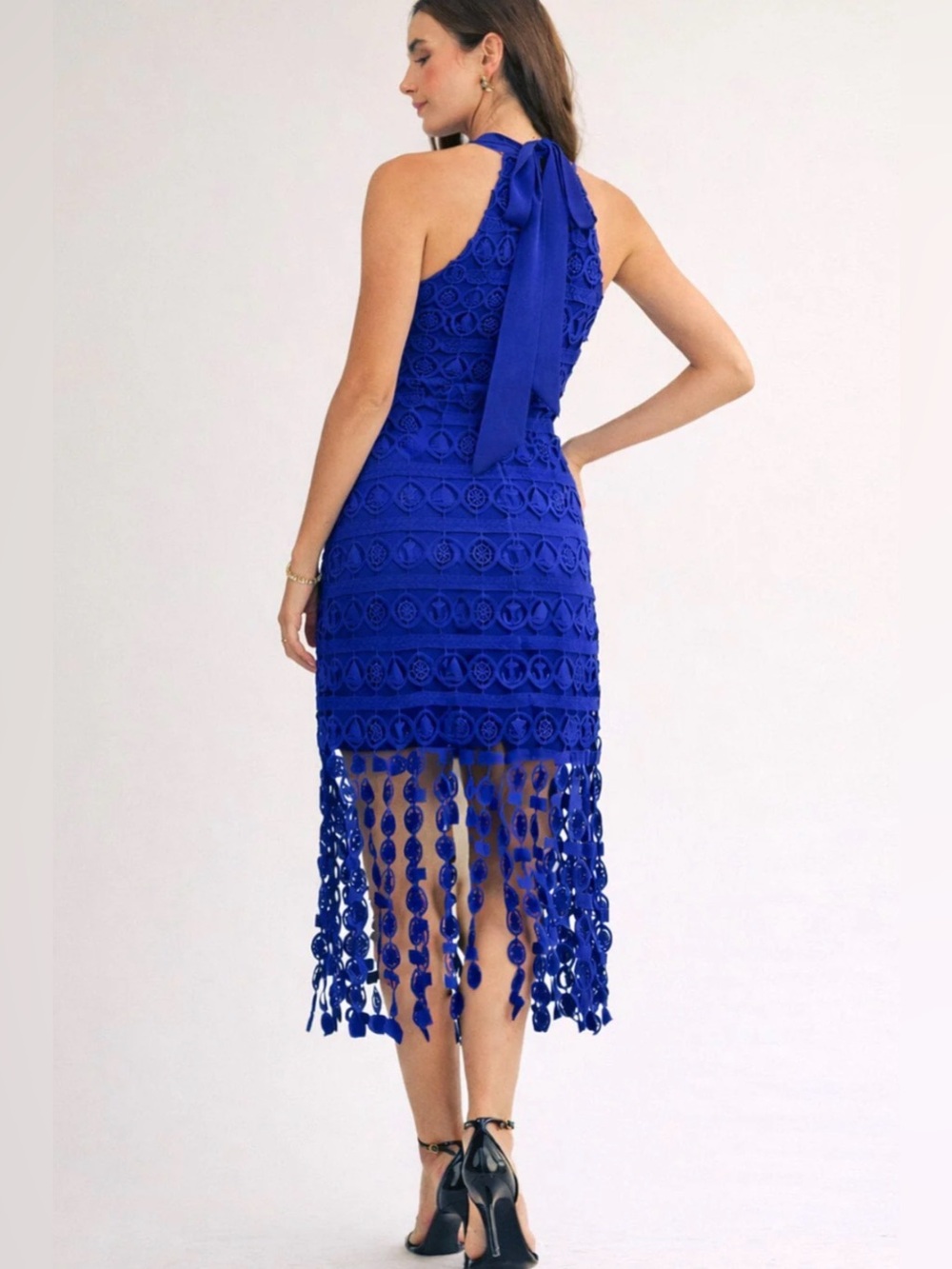 SLEEVELESS HALTER NECK FRINGE BOTTOM HEM CROCHET MIDI DRES - Picture 2 of 3